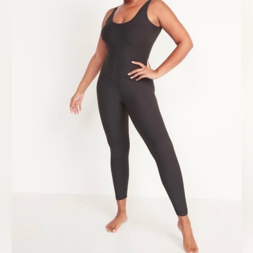 Old Navy MEDIUM New Powersoft one piece jumpsuit - adjustable straps